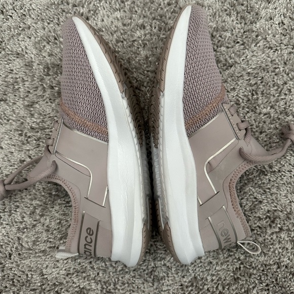 Women’s New Balance Training Shoes - Size 7.5 - Picture 2 of 6